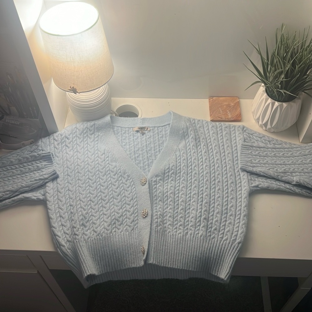 v neck cropped sweater